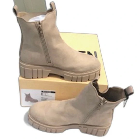 Madden NYC Women's Chunky Lug Chelsea Boots Size 9 - Picture 10 of 13